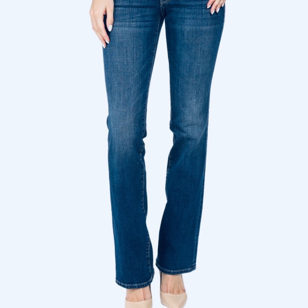 PRICED TO SELL: Lucky Brand Sophia boot cut jeans 6/28 ankle. Great condition.